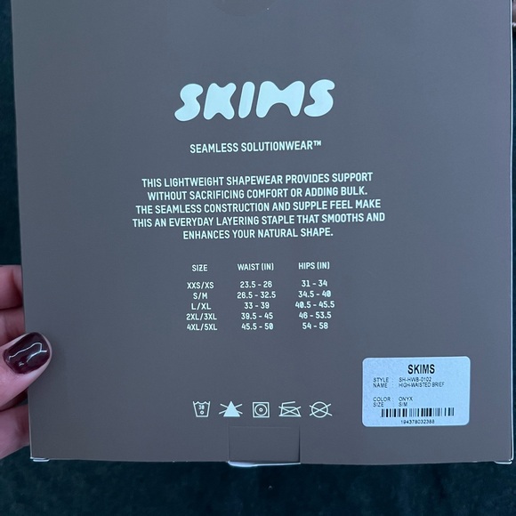 Skims - Picture 3 of 3